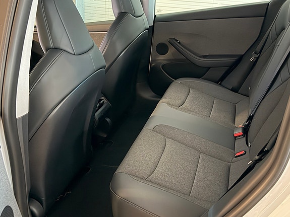 Tesla Model 3 9 of 23