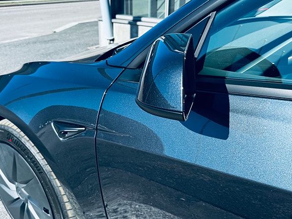 Tesla Model 3 2 of 23