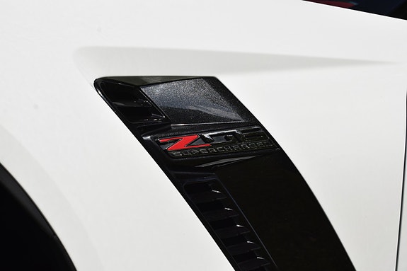 Chevrolet Corvette 12 of 30