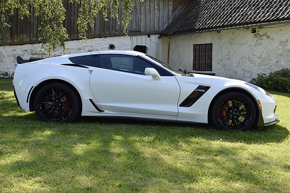 Chevrolet Corvette 6 of 30