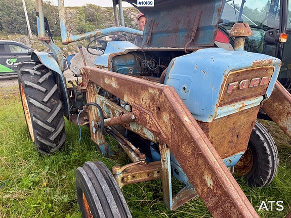 Ford 2000 traktor med frontlaster 5 of 5