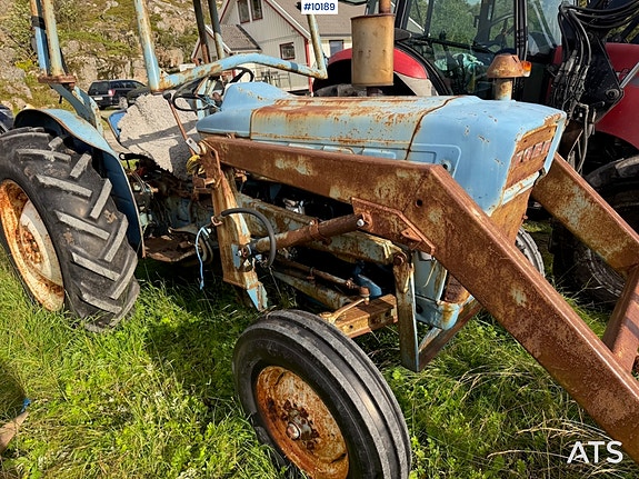 Ford 2000 traktor med frontlaster 3 of 5