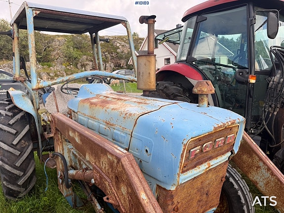 Ford 2000 traktor med frontlaster 2 of 5