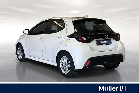 Toyota Yaris 7 of 18