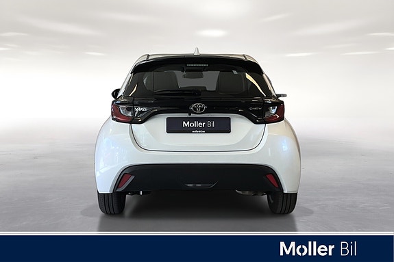 Toyota Yaris 6 of 18
