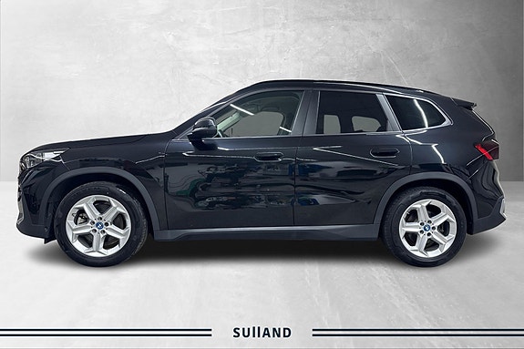 BMW iX1 2 of 5