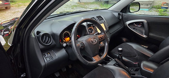 Toyota RAV4 11 of 12