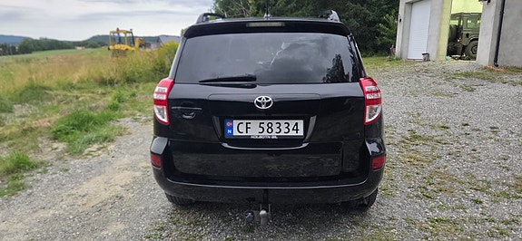 Toyota RAV4 5 of 12