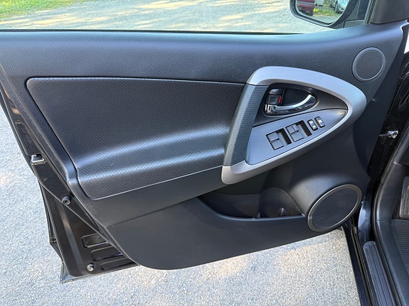 Toyota RAV4 20 of 30