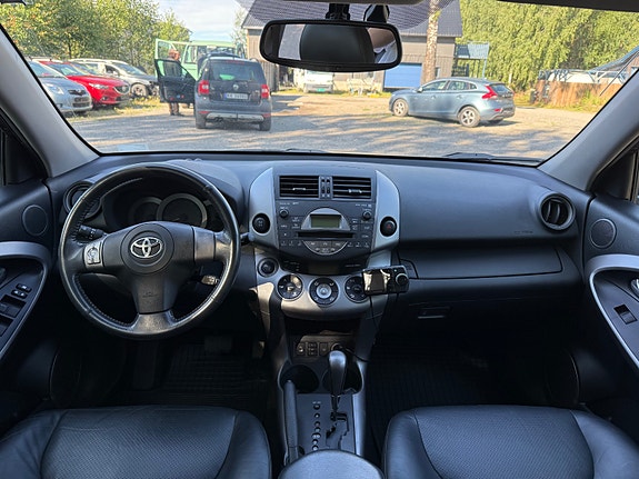 Toyota RAV4 27 of 30