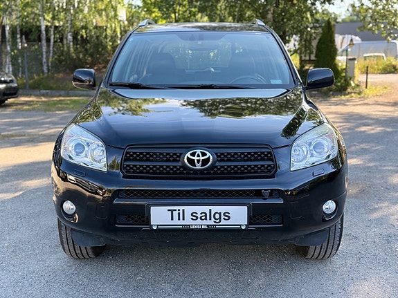 Toyota RAV4 4 of 30