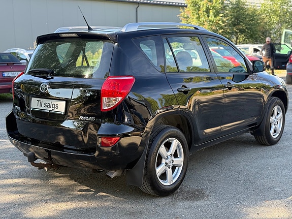 Toyota RAV4 9 of 30