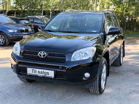Toyota RAV4 2 of 30