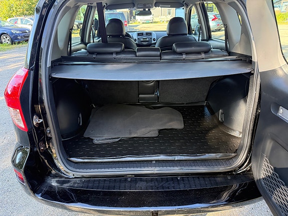 Toyota RAV4 28 of 30