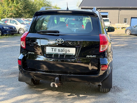 Toyota RAV4 12 of 30
