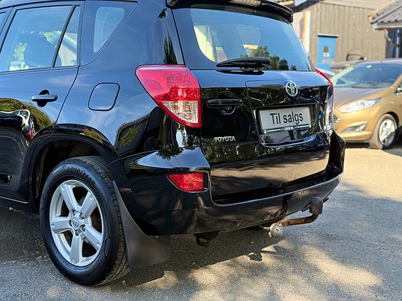 Toyota RAV4 17 of 30