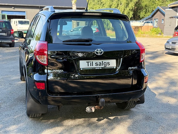 Toyota RAV4 14 of 30