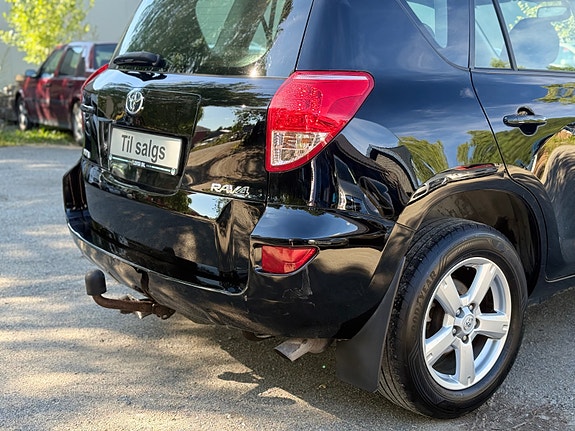 Toyota RAV4 18 of 30