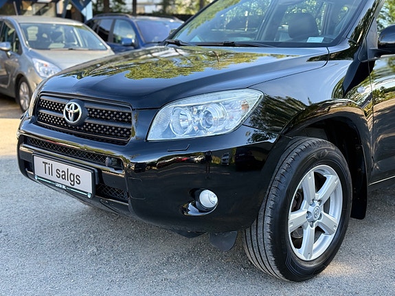 Toyota RAV4 8 of 30