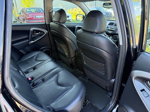 Toyota RAV4 29 of 30