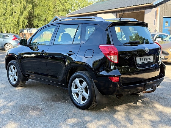 Toyota RAV4 16 of 30