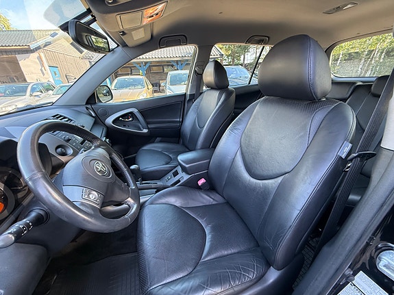 Toyota RAV4 23 of 30