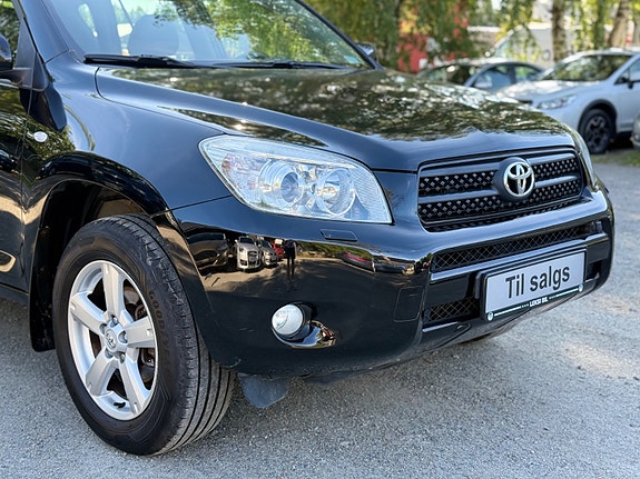 Toyota RAV4 7 of 30