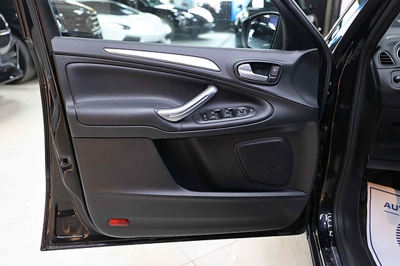 Ford S-MAX 22 of 30