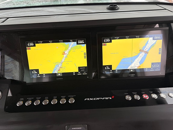 Axopar 37 Cross Cabin -Reg NOR, Baug/hekkthruster, 2 X 12" plotter, ++ 14 of 30