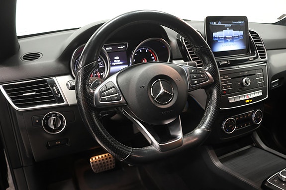 Mercedes-Benz GLE500 e 22 of 26