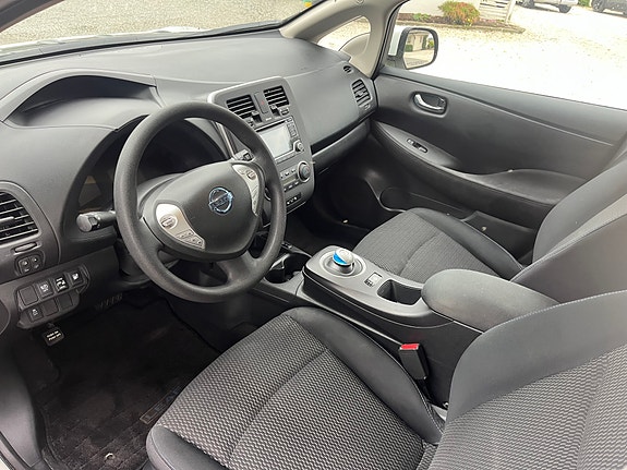 Nissan Leaf 9 of 11