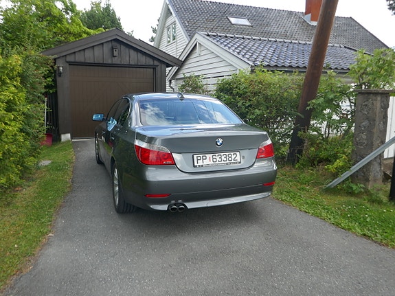 BMW 520i 3 of 17