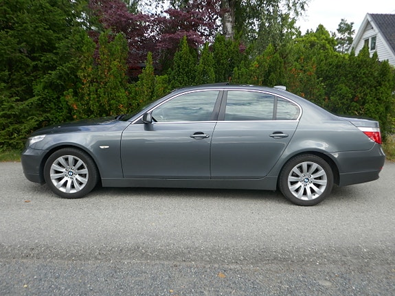 BMW 520i 4 of 17