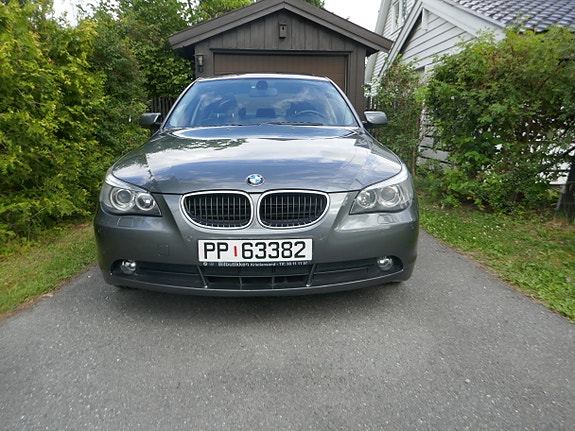 BMW 520i 2 of 17