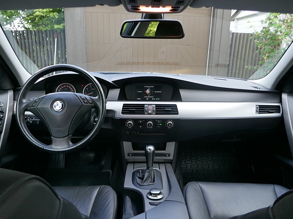 BMW 520i 7 of 17