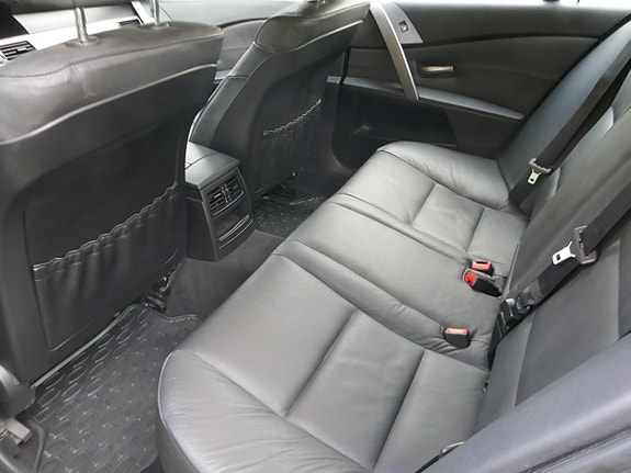 BMW 520i 9 of 17