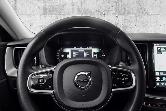 Volvo XC60 15 of 28