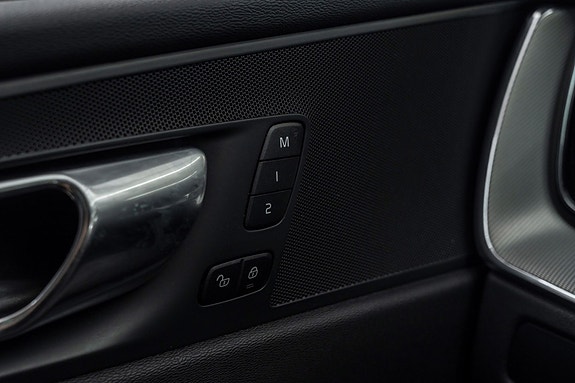 Volvo XC60 12 of 28