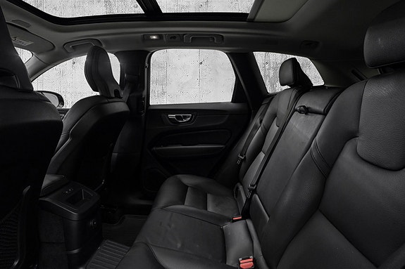Volvo XC60 13 of 28