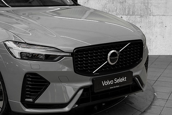 Volvo XC60 2 of 28