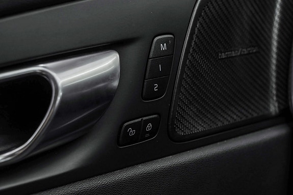 Volvo XC60 12 of 29