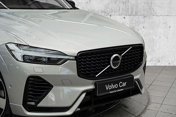 Volvo XC60 2 of 29