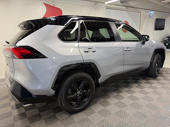 Toyota RAV4 4 of 30