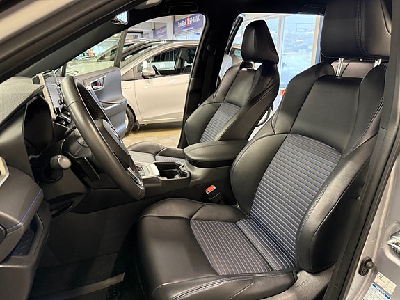 Toyota RAV4 18 of 30
