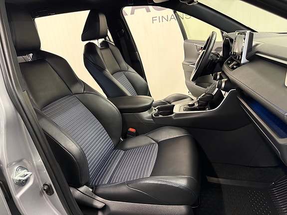 Toyota RAV4 15 of 30
