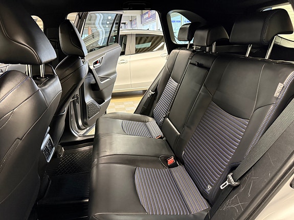 Toyota RAV4 17 of 30