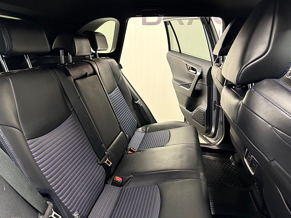 Toyota RAV4 16 of 30