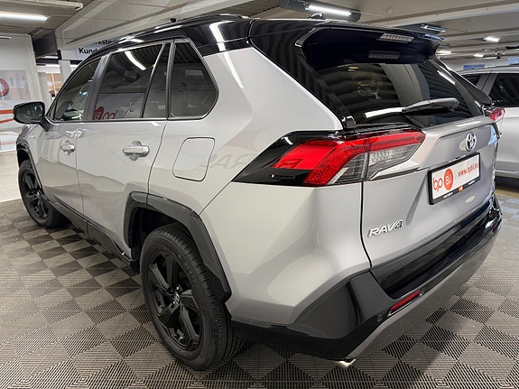 Toyota RAV4 8 of 30