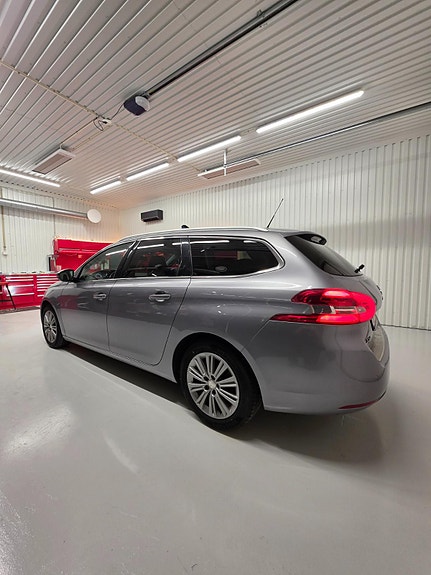Peugeot 308 SW 3 of 24