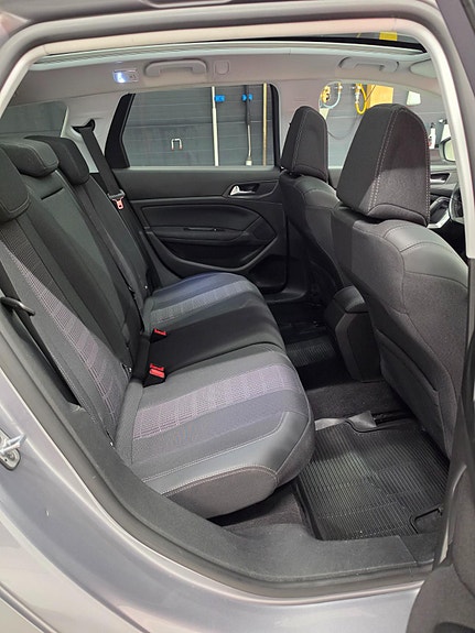Peugeot 308 SW 21 of 24